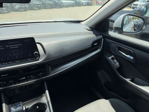 Used 2025 Nissan Rogue SV FWD image 37