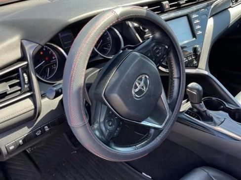 Used 2019 Toyota Camry SE FWD image 13