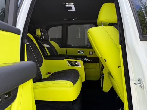 Used 2025 Rolls-Royce Cullinan Black Badge image 41