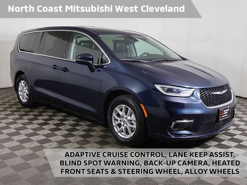 Used 2023 Chrysler Pacifica Touring-L FWD image 1
