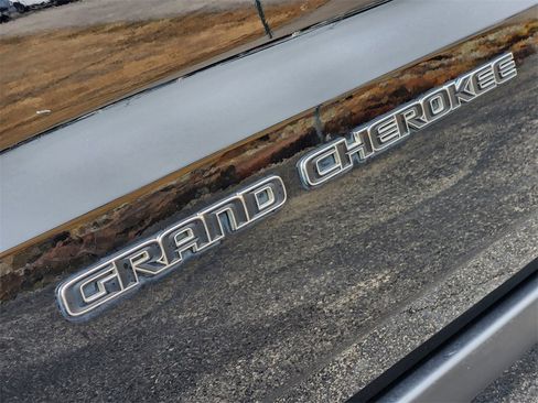 Used 2018 Jeep Grand Cherokee Limited image 12