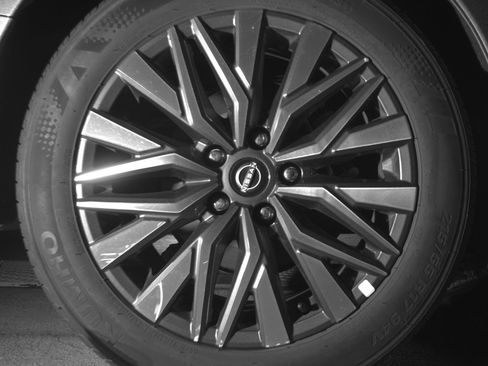 Used 2025 Nissan Altima 2.5 SV FWD image 15