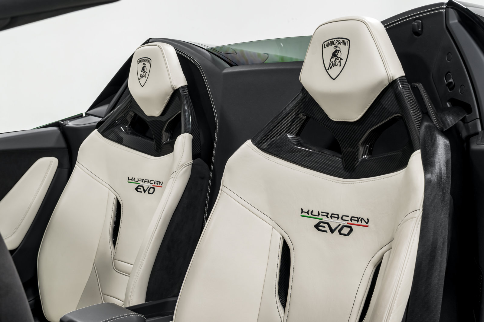 Used 2022 Lamborghini Huracan EVO RWD image 19