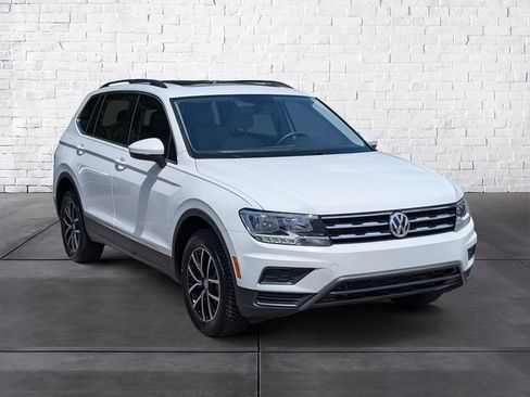 Used 2021 Volkswagen Tiguan SE w/ Panoramic Sunroof Package FWD image 1