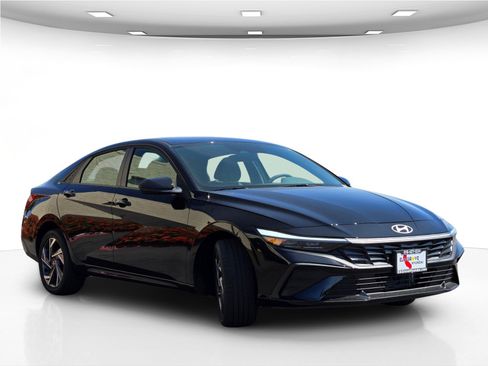 New 2025 Hyundai Elantra SEL image 10