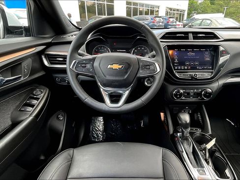 Used 2022 Chevrolet TrailBlazer ACTIV w/ Sun and Liftgate Package FWD image 5