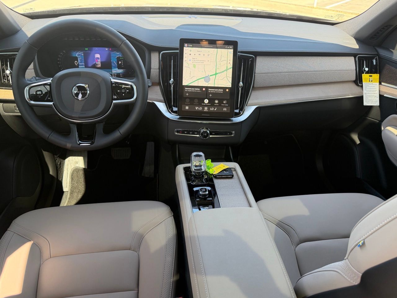 New 2026 Volvo XC90 T8 Plus w/ Protection Package Premier AWD/4WD image 8