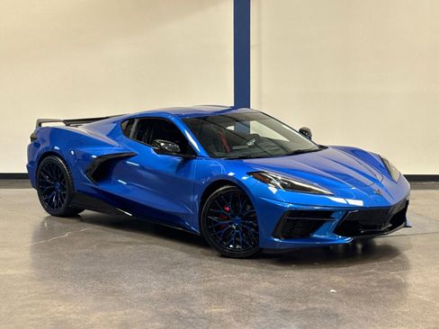 Used 2021 Chevrolet Corvette Stingray Coupe w/ Engine Appearance Package RWD image 2