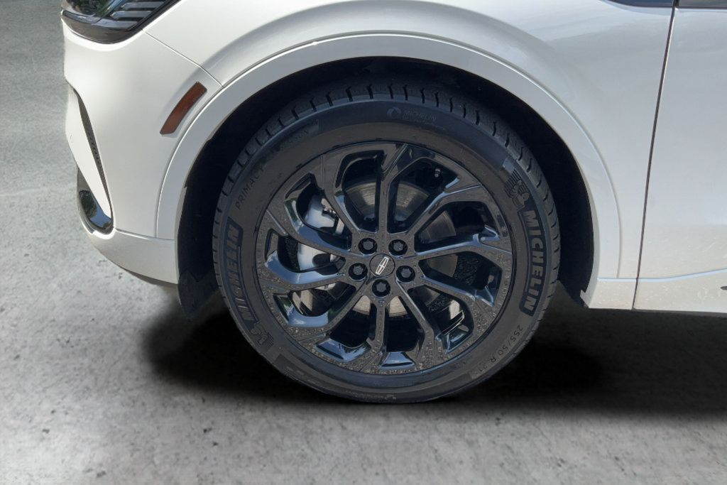 Used 2025 Lincoln Nautilus Reserve AWD/4WD image 23