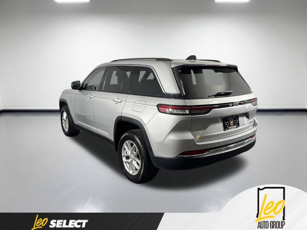Used 2023 Jeep Grand Cherokee Laredo w/ Luxury Tech Group I RWD image 7