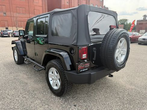 Used 2007 Jeep Wrangler Unlimited Sahara AWD/4WD image 8