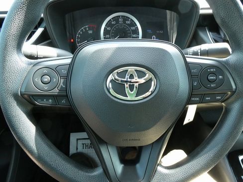 Used 2022 Toyota Corolla LE image 24