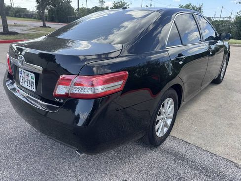 Used 2011 Toyota Camry XLE w/ SE/XLE Extra-Value Pkg FWD image 7