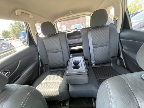 Used 2017 Nissan Rogue SV image 32