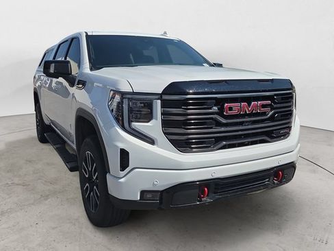 Used 2025 GMC Sierra 1500 AT4 w/ Technology Package AWD/4WD image 3
