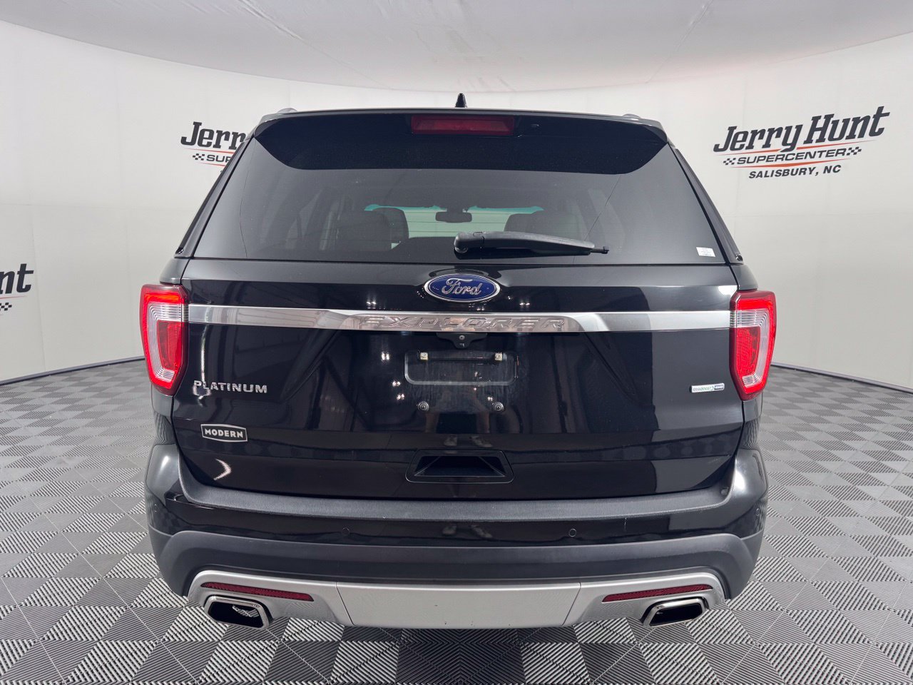 Used 2017 Ford Explorer Platinum AWD/4WD image 7