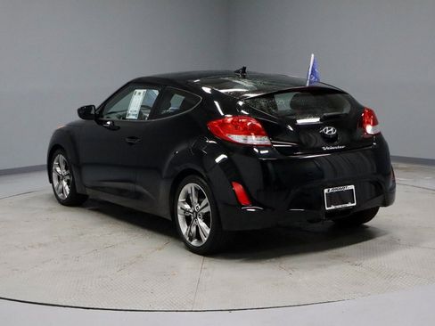 Used 2017 Hyundai Veloster Value Edition image 9