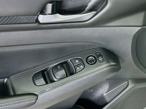 Used 2024 Nissan Altima 2.5 SV image 15