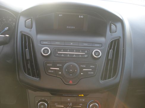 Used 2018 Ford Focus SE image 17