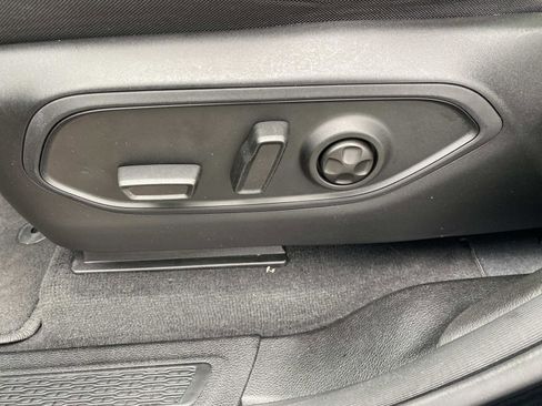 Certified 2023 Jeep Grand Cherokee Laredo w/ Luxury Tech Group I image 23