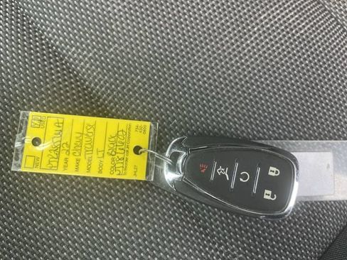 Used 2022 Chevrolet Traverse LT FWD image 34