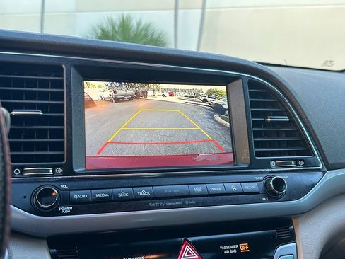 Used 2017 Hyundai Elantra Limited w/ Limited Tech Package 04 FWD image 23