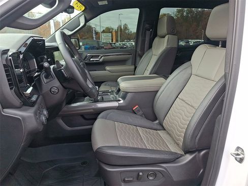 Used 2024 Chevrolet Silverado 1500 ZR2 w/ Technology Package image 13