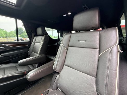 Used 2022 Cadillac Escalade Premium Luxury AWD/4WD image 38