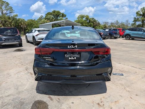 Certified 2024 Kia Forte LXS FWD image 7