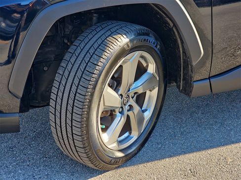 Used 2019 Toyota RAV4 Limited image 34