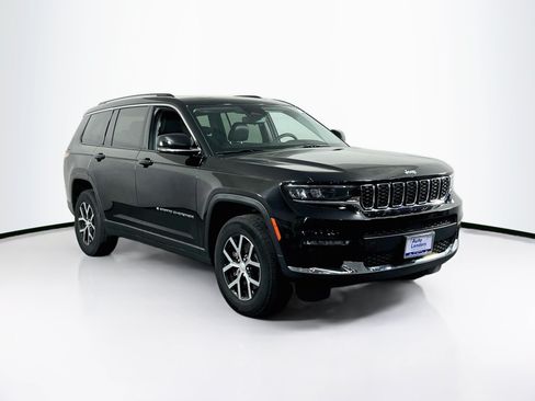 Used 2023 Jeep Grand Cherokee L Limited AWD/4WD image 3