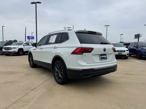Used 2022 Volkswagen Tiguan SE w/ Panoramic Sunroof Package FWD image 7