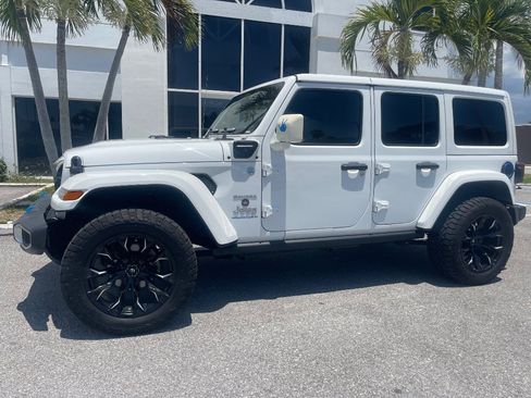 Used 2023 Jeep Wrangler Unlimited Sahara AWD/4WD image 21