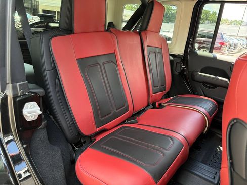 Used 2022 Jeep Wrangler Unlimited Sahara w/ Cold Weather Group AWD/4WD image 28