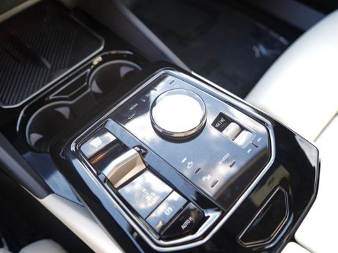 Used 2024 BMW 530i xDrive w/ Convenience Package image 39