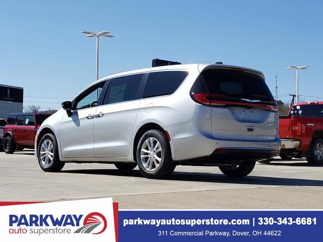 New 2026 Chrysler Pacifica Select AWD/4WD image 7