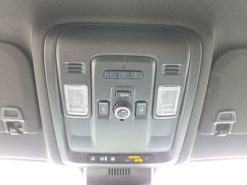 Used 2023 Chevrolet Suburban LT w/ Luxury Package AWD/4WD image 17
