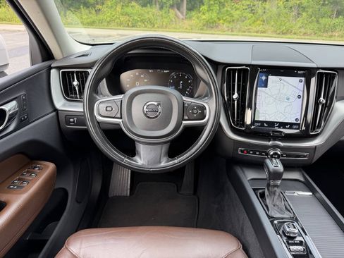 Used 2018 Volvo XC60 T5 Momentum w/ Convenience Package AWD/4WD image 17