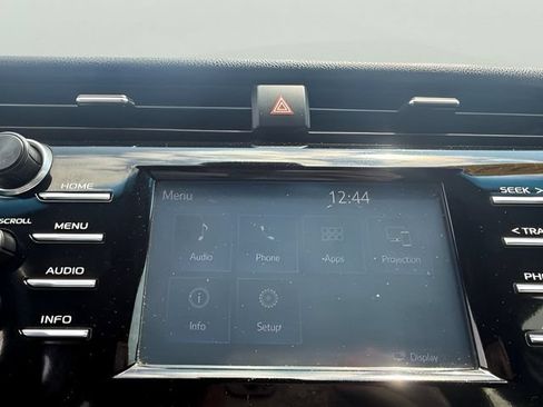 Used 2018 Toyota Camry LE FWD image 17