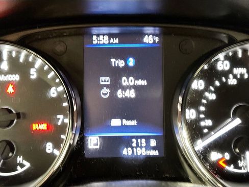 Used 2020 Nissan Rogue SV image 15