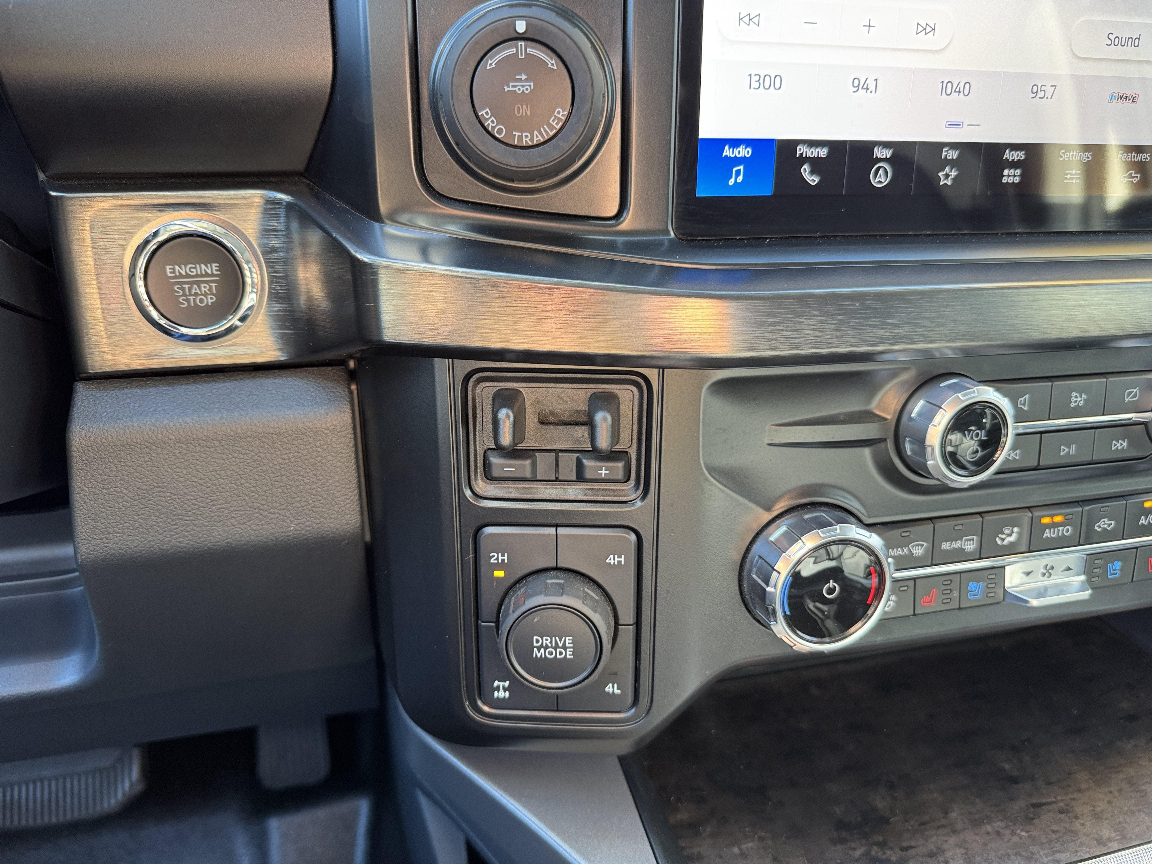 Used 2024 Ford F350 Lariat w/ Lariat Ultimate Package AWD/4WD image 21