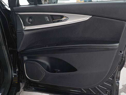 Used 2019 Lincoln Nautilus Reserve AWD/4WD image 9