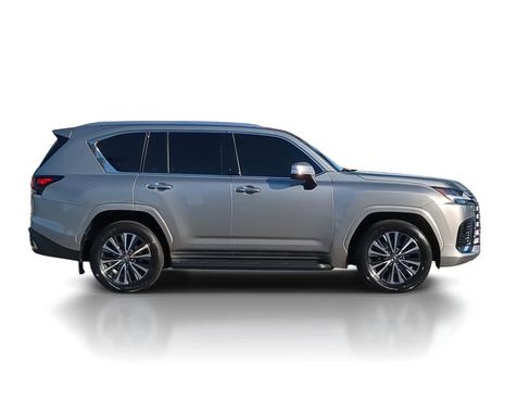 Used 2025 Lexus LX 600 4WD w/ Premium Package image 9