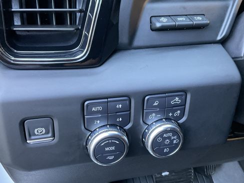Used 2024 GMC Sierra 1500 AT4 w/ Technology Package AWD/4WD image 30
