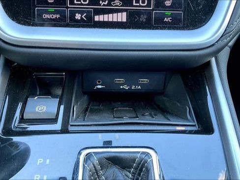 Used 2021 Subaru Outback Limited AWD/4WD image 33