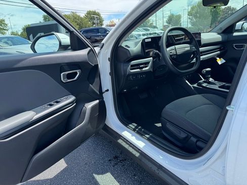 New 2025 Kia K4 LXS image 10