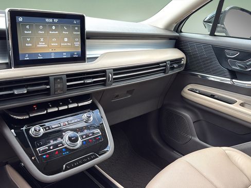 Used 2020 Lincoln Corsair AWD w/ Premium Package image 25