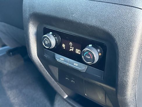 Used 2025 Chevrolet Traverse LT image 13