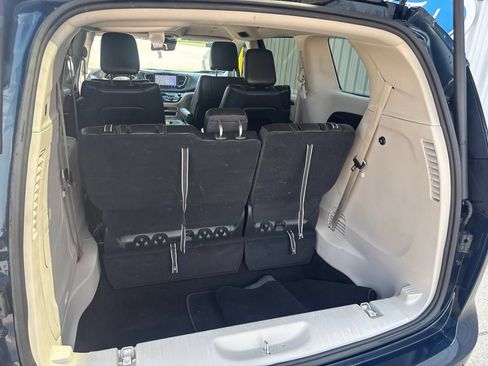 Used 2024 Chrysler Pacifica Limited FWD image 31