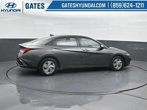 New 2026 Hyundai Elantra SE FWD image 3